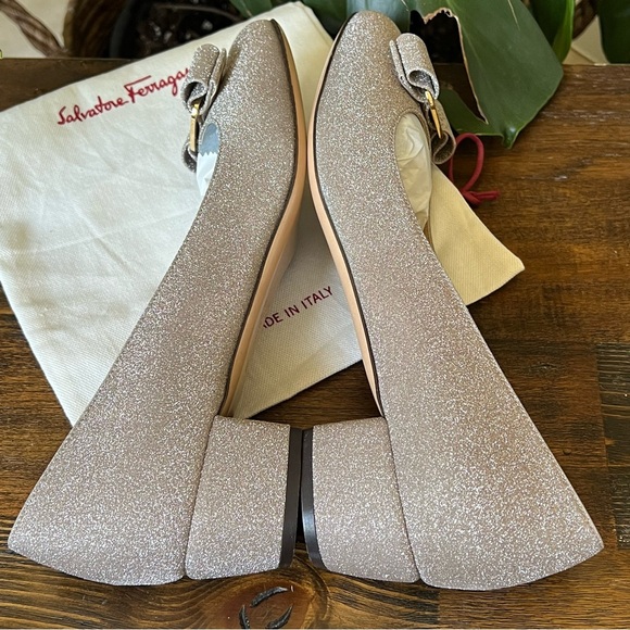 Salvatore Ferragamo Erice Vara Bow Silver Glitter Calf Leather Pumps 10B $895 - Picture 8 of 17
